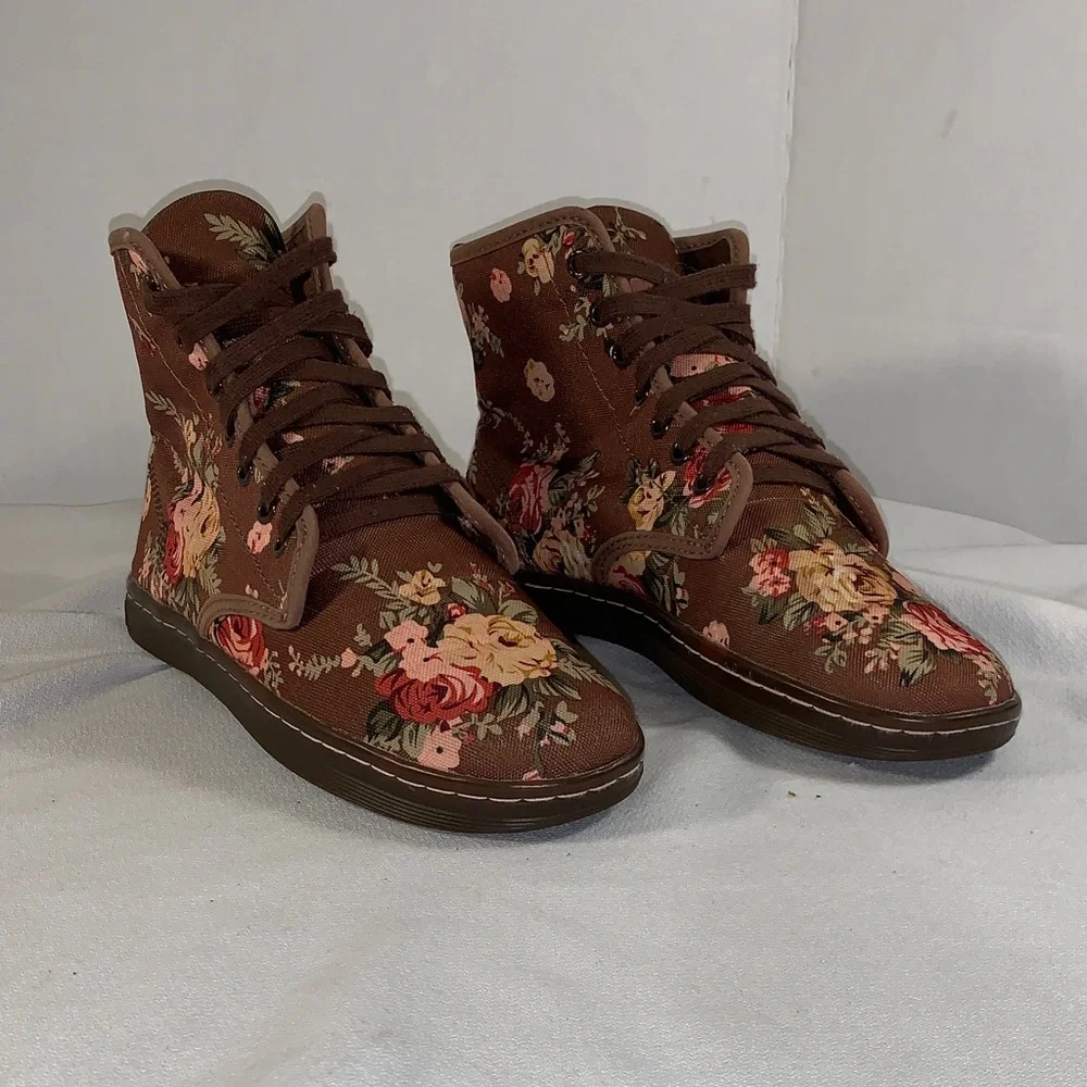 Dr. Martens Women’s Shoreditch Brown Victorian Floral Cnavas Boots